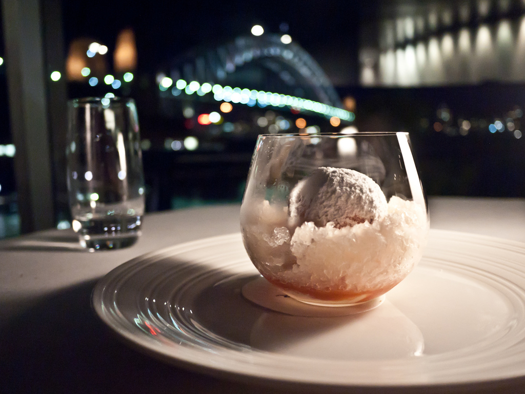 Яйцо белое фото. Snow egg. Snow egg. Coconut granita. Снежные яйца десерт.