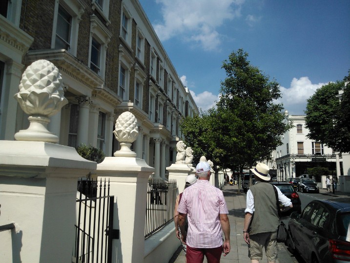 Romantic Walking Tour Little Venice Pineapple Gates